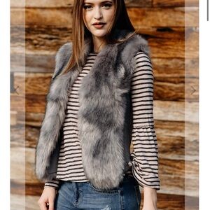 Love Token Faux Fur Vest Sweater Vest Cardigan Gray Womens Size Medium
